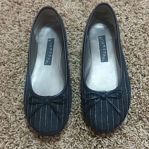 Ellemenno Pinstripe Leather Trim Bow Flats